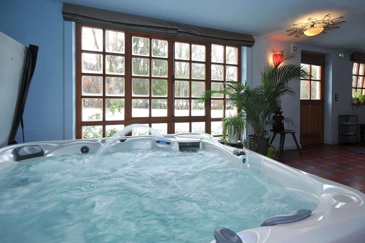 Wellness area with spa at Gîte Au fil de l’eau