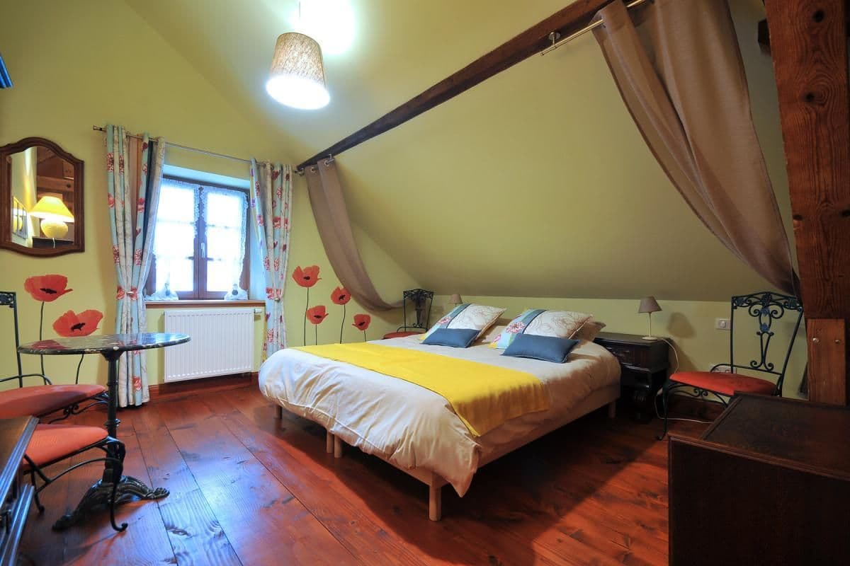 Aurores bedroom at Gîte Au fil de l’eau with double bed