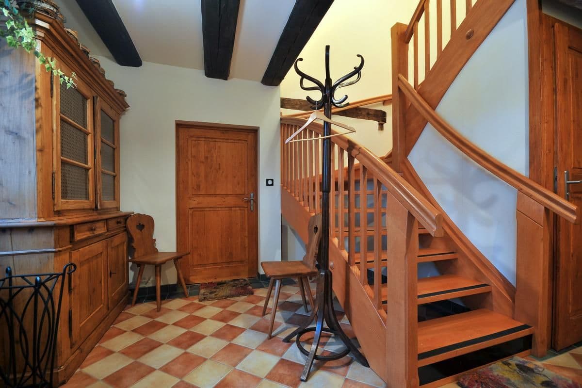 Bright entrance hall of Gîte Au fil de l’eau