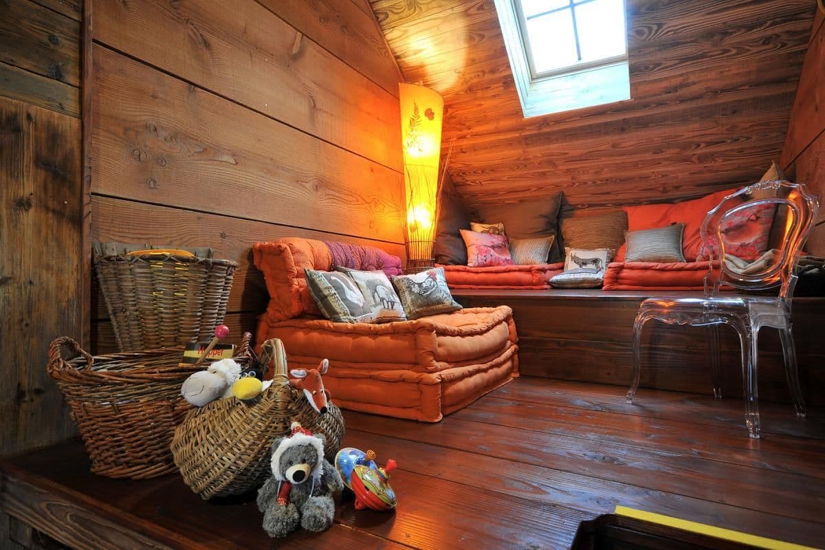 Mezzanine at Gîte Au fil de l’eau with books and games