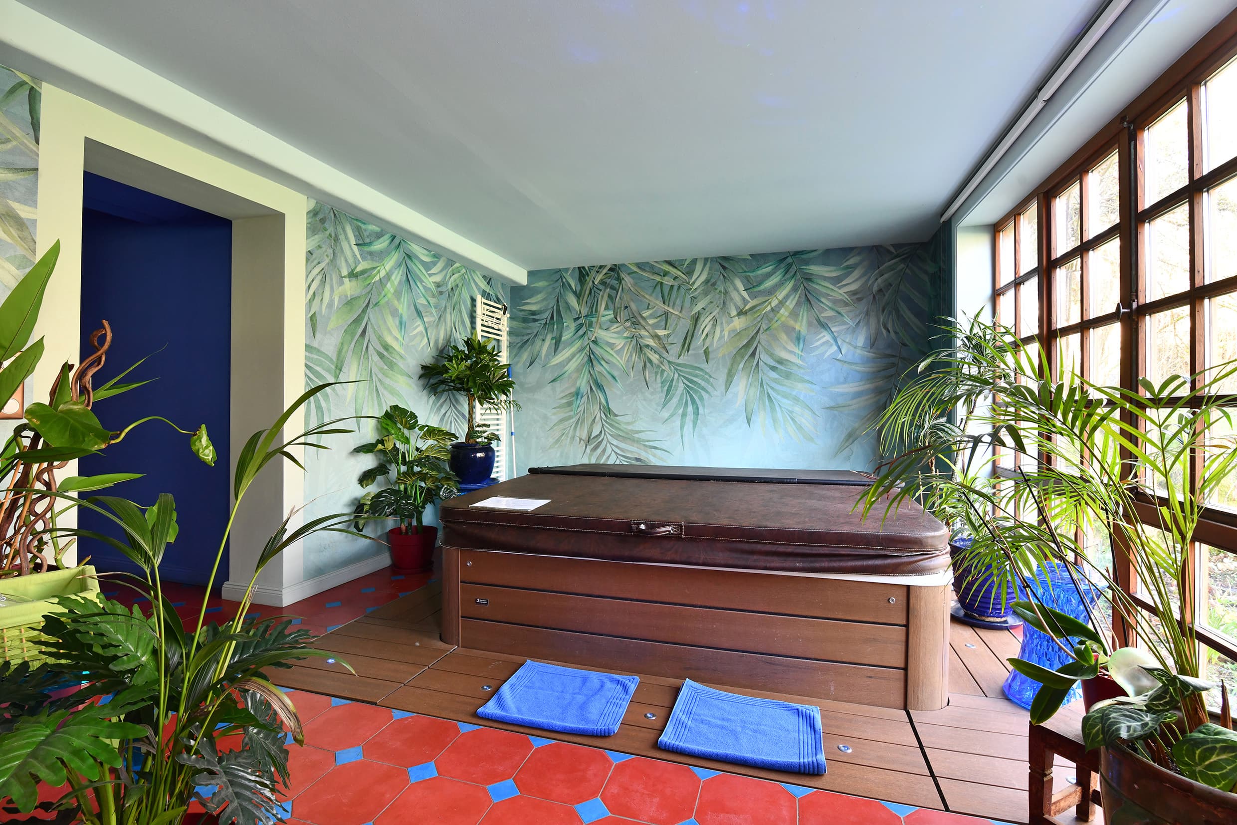 Wellness area with spa at Gîte Au fil de l’eau