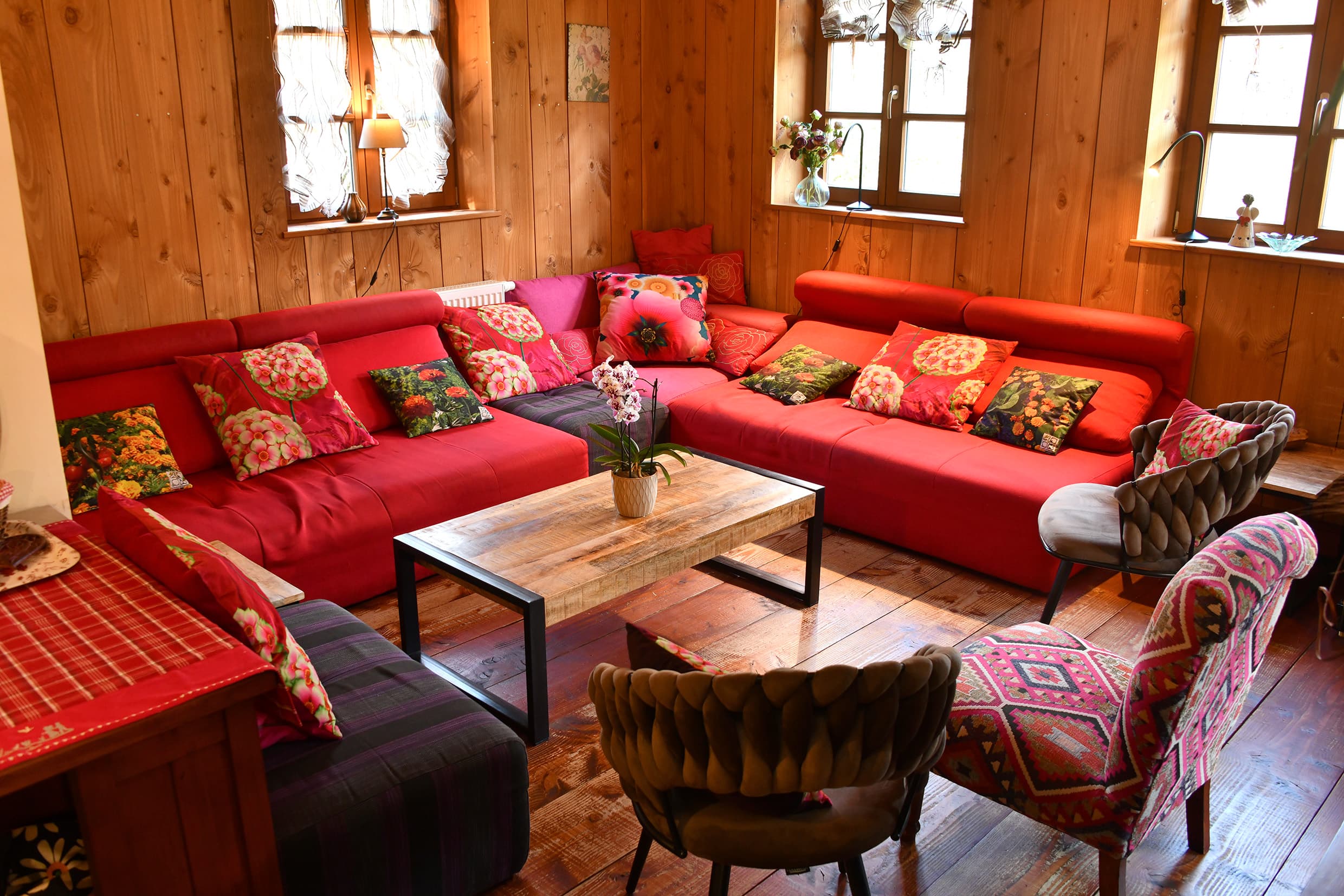 Bright living room at Gîte Au fil de l’eau with garden view